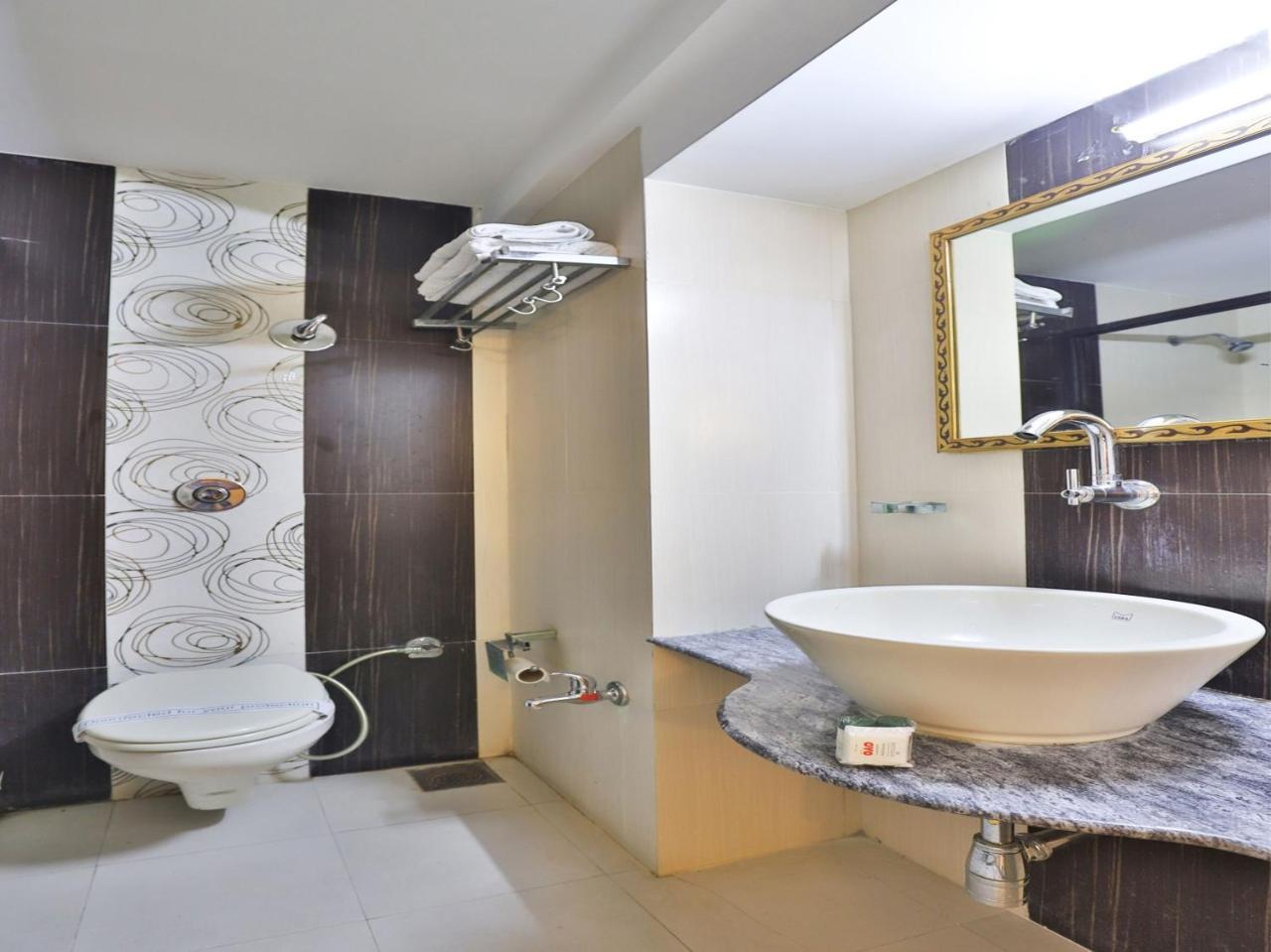 Oyo 4161 Hotel Shailly Inn Ahmedabad Ngoại thất bức ảnh